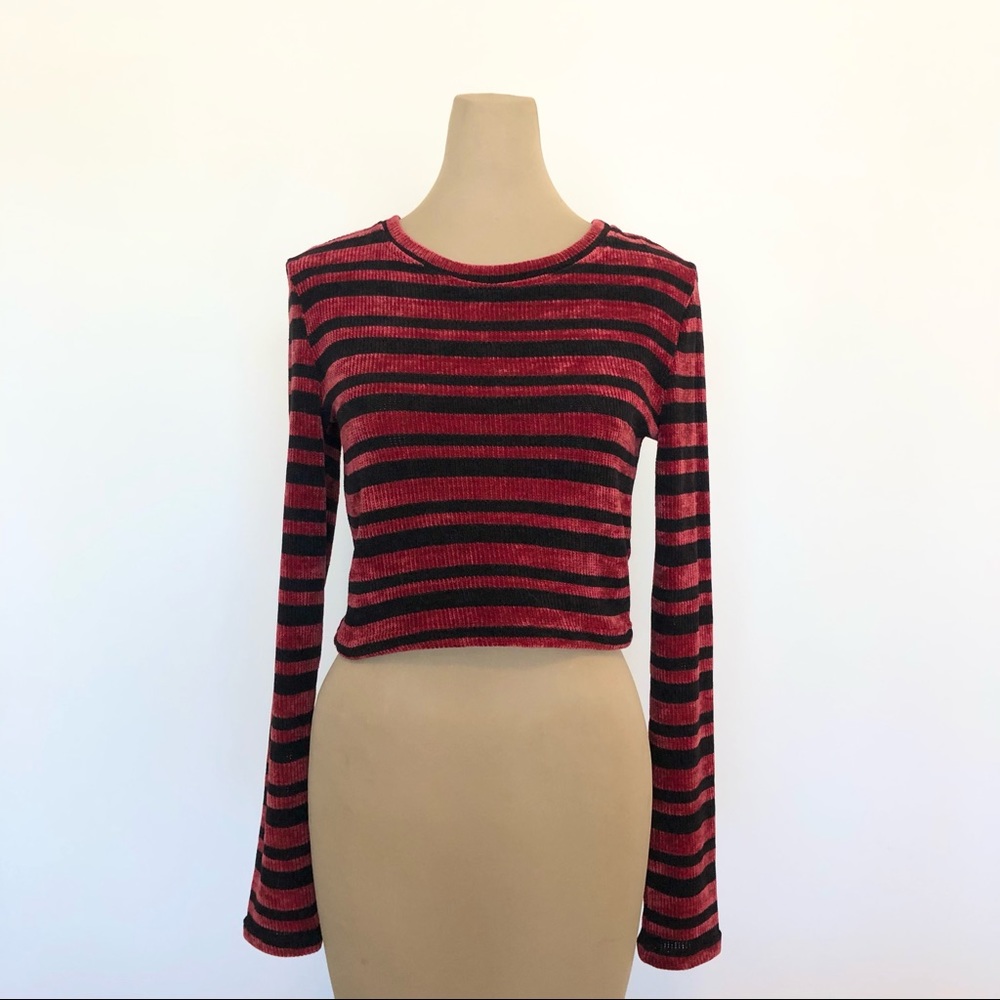 {Vestique} Striped Cropped Sweater